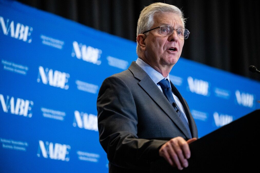 Fed Governor Warns: Strait of Hormuz Blockade Could Shape Inflation and Interest Rate Trajectory