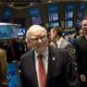 Berkshire Hathaway’s Record Cash Hoard Signals a Market Peak?